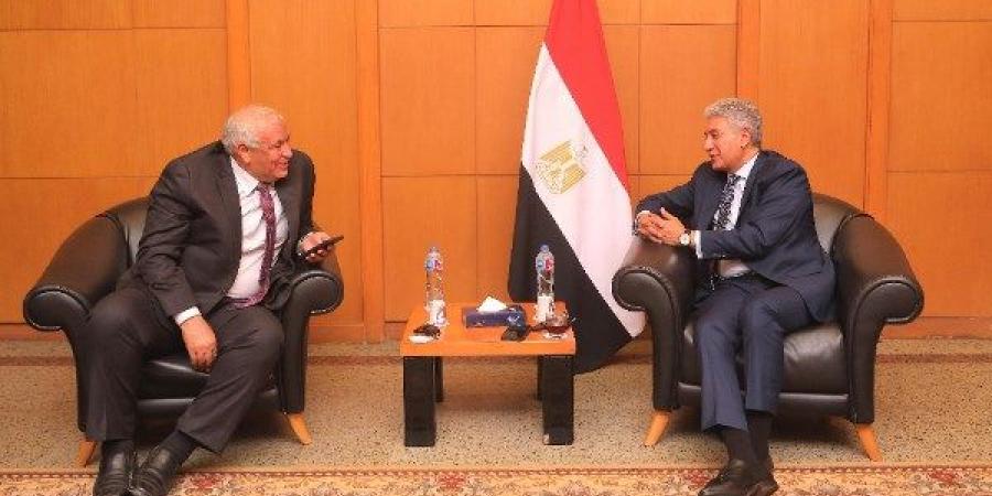 وزير السياحة والآثار يلتقي محافظ الوادي الجديد لتنشيط الحركة السياحية بالمحافظة - لايف نيوز