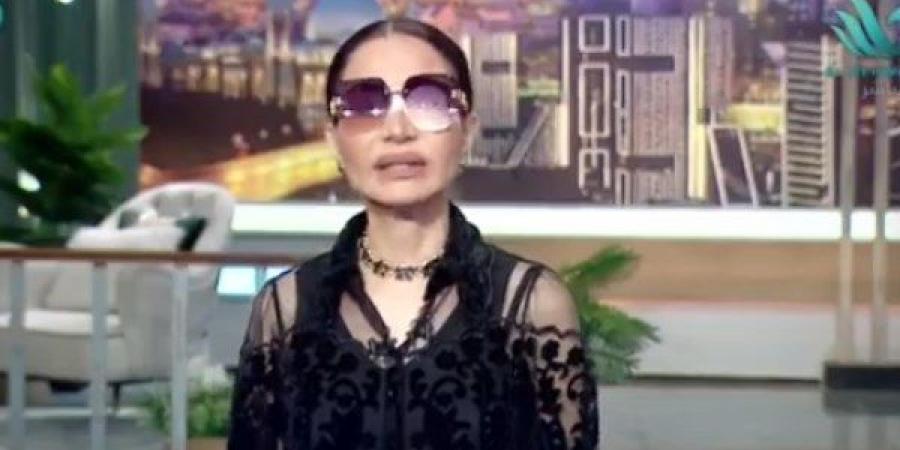بسمة وهبة تقف دقيقة حدادًا على أرواح شهداء حادث المنوفية الأليم - لايف نيوز