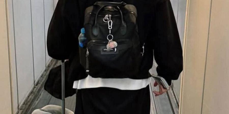 حمزة علاء يشارك متابعيه صورة جديدة من داخل المطار.. شاهد - لايف نيوز