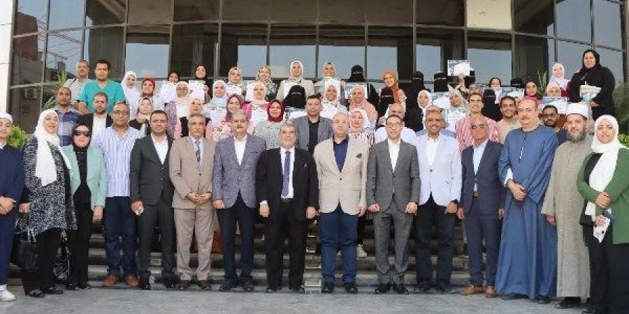 محافظ بني سويف يشهد احتفالية تسليم شهادات اجتياز البرامج التدريبية - لايف نيوز