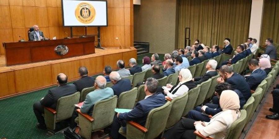 مهلة شهر لمنتجي الأسمنت لتشغيل خطوط الإنتاج المتوقفة - لايف نيوز