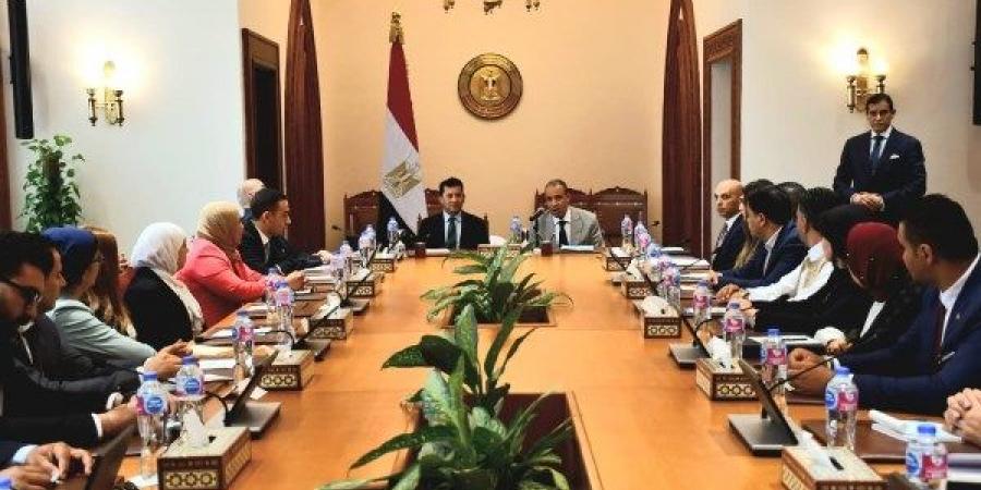 أنتم عماد المستقبل.. بدر عبد العاطي وأشرف صبحي يلتقيان شباب نموذج محاكاة مجلس الشيوخ - لايف نيوز