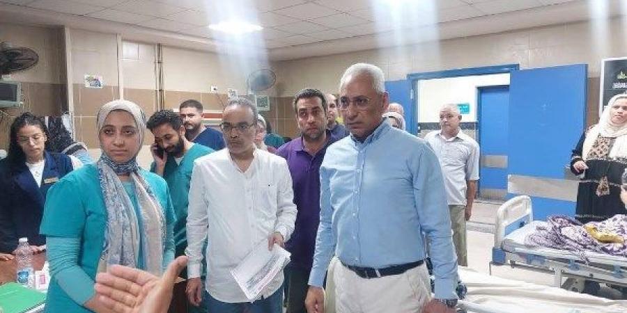 رئيس جامعة المنيا يجرى جولة مفاجئة للاطمئنان على انتظام العمل بمستشفيات النساء والكبد - لايف نيوز