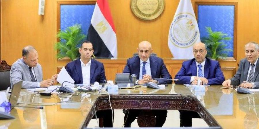 وزير التعليم يتابع امتحانات الثانوية العامة بالكاميرات من غرفة العمليات - لايف نيوز