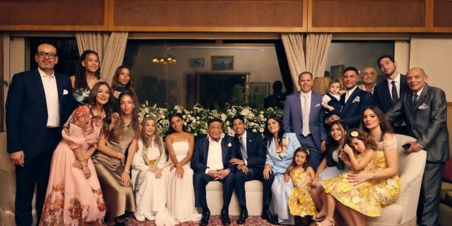 أول ظهور للزعيم عادل إمام بعد فترة غياب فى حفل زفاف حفيده .. شاهد - لايف نيوز