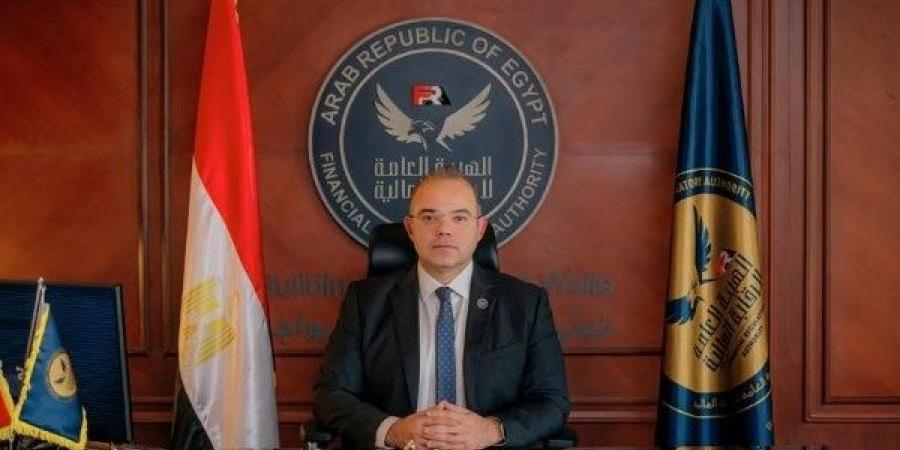 تنفيذا لتوجيهات الرئيس السيسي..  250 ألف جنيه قيمة وثيقة التأمين من الحوادث لصالح المصريين بالخارج؜ - لايف نيوز