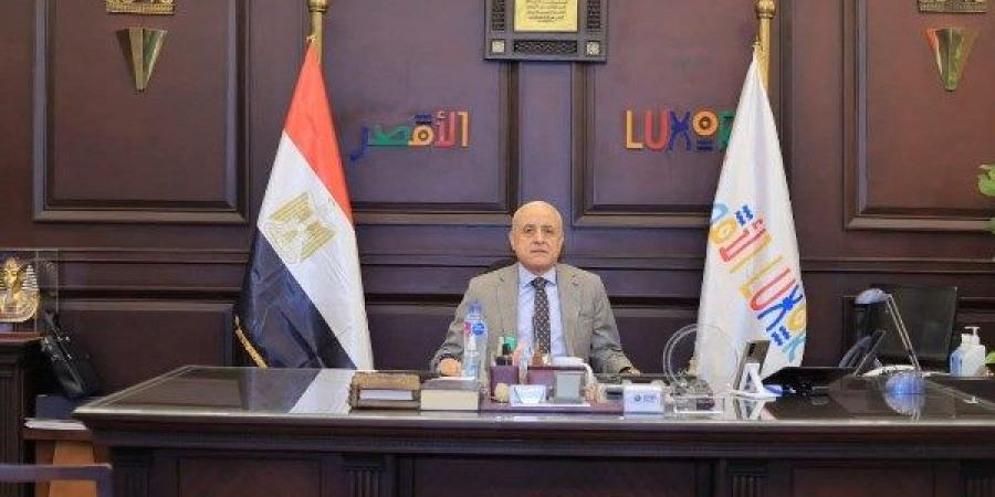 محافظ الأقصر يستقبل وفد أهالي الحميدات شرق بإسنا لعرض مطالب خدمية ملحّة - لايف نيوز