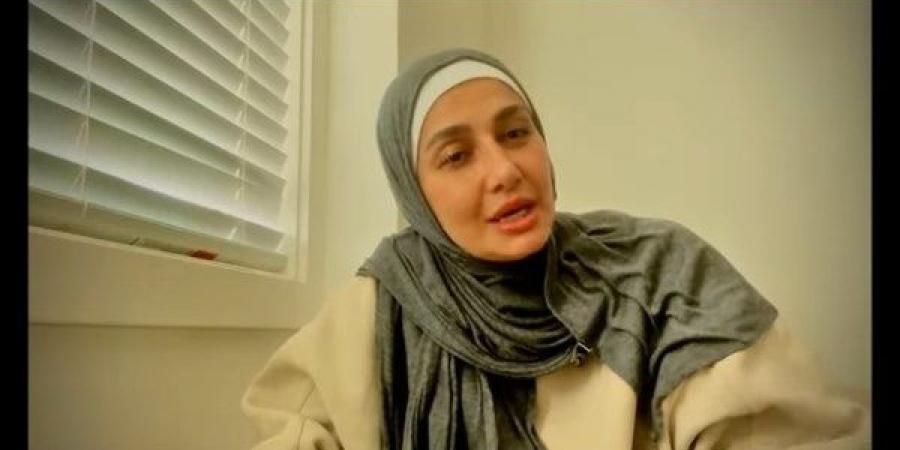 لأول مرة .. حلا شيحة تكشف عن رحلتها الكاملة في خلع وارتداء الحجاب l فيديو - لايف نيوز