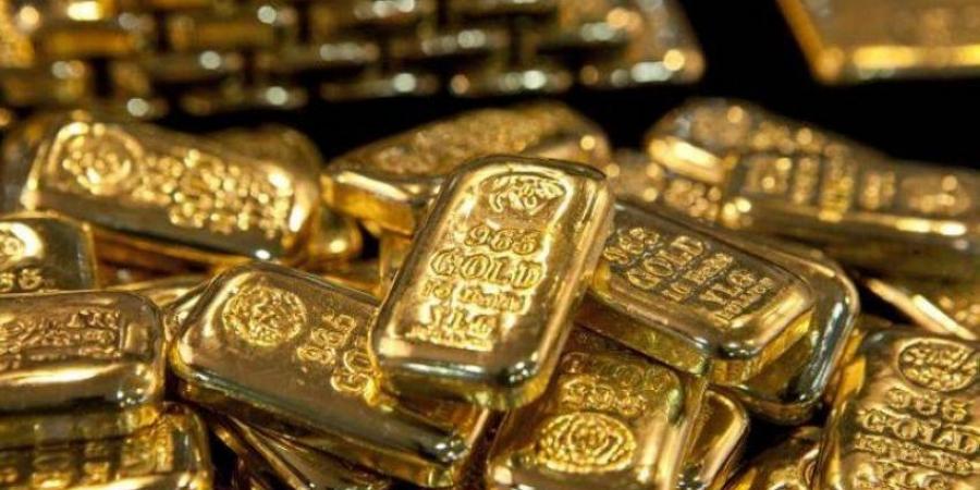 الذهب يتراجع بضغط من ارتفاع الدولار واقتراب الموعد النهائي للرسوم الجمركية - لايف نيوز