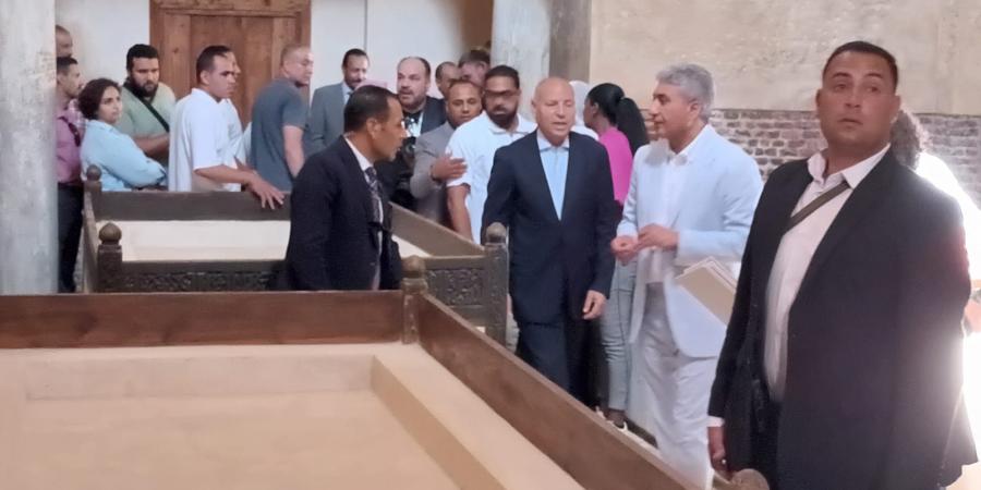 وزير السياحة والآثار يشهد فيلما تسجيليا عن مراحل تطوير قبة يحيى الشبيهي ..صور - لايف نيوز