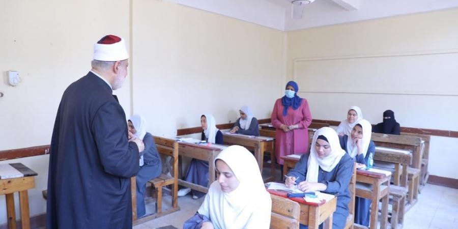 اليوم.. طلاب الثانوية الأزهرية يؤدون امتحان مادة البلاغة - لايف نيوز