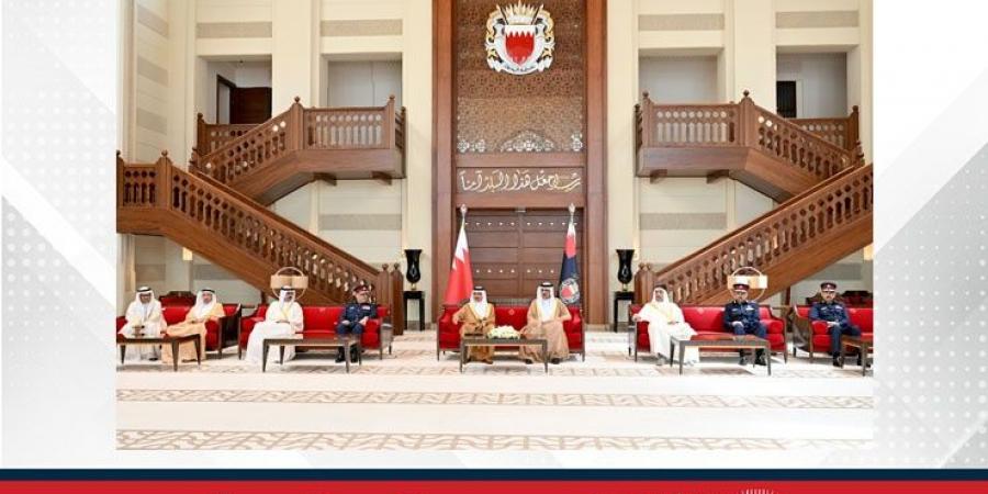 استقبل نائب وزير الداخلية ورئيس الأمن العام والمحافظين والمدراء العامين ... معالي وزير الداخلية : الأداء المهني المتميز لرجال الأمن ساهم في نجاح موسم عاشوراء - لايف نيوز